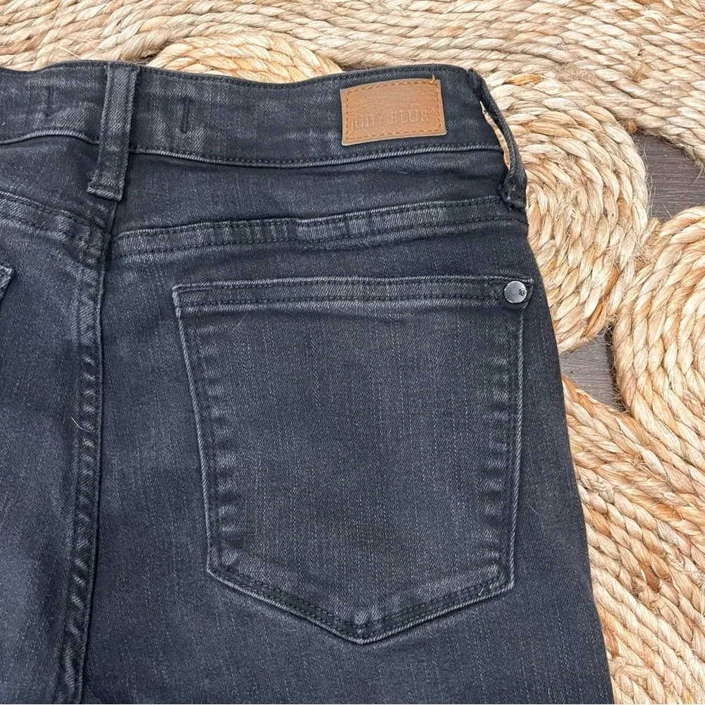 Judy Blue Capri Fit Mid Rise Womens Size 5/27 Black Denim Stretch JB88239 - Picture 4 of 11